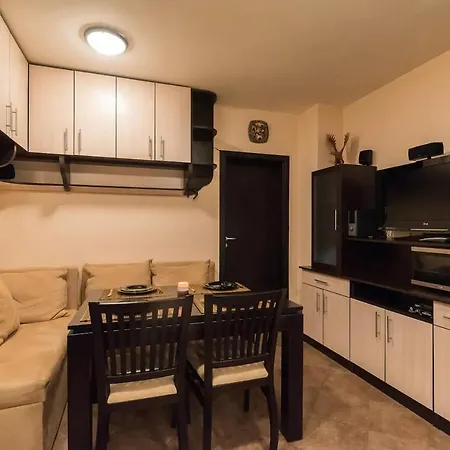 Charming, Fully-furnished, 2-bedroom By Flat Mаnager Apartman Banszko