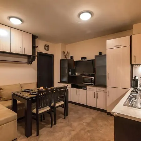 Charming, Fully-furnished, 2-bedroom By Flat Mаnager