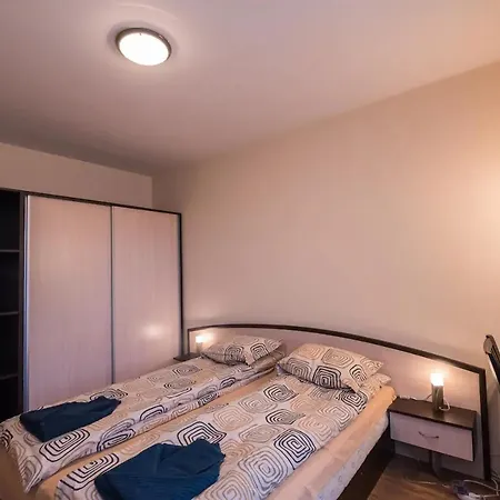 Charming, Fully-furnished, 2-bedroom شقة