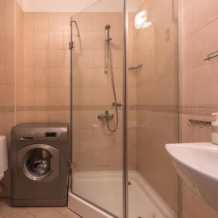 Charming, Fully-furnished, 2-bedroom بانسكو